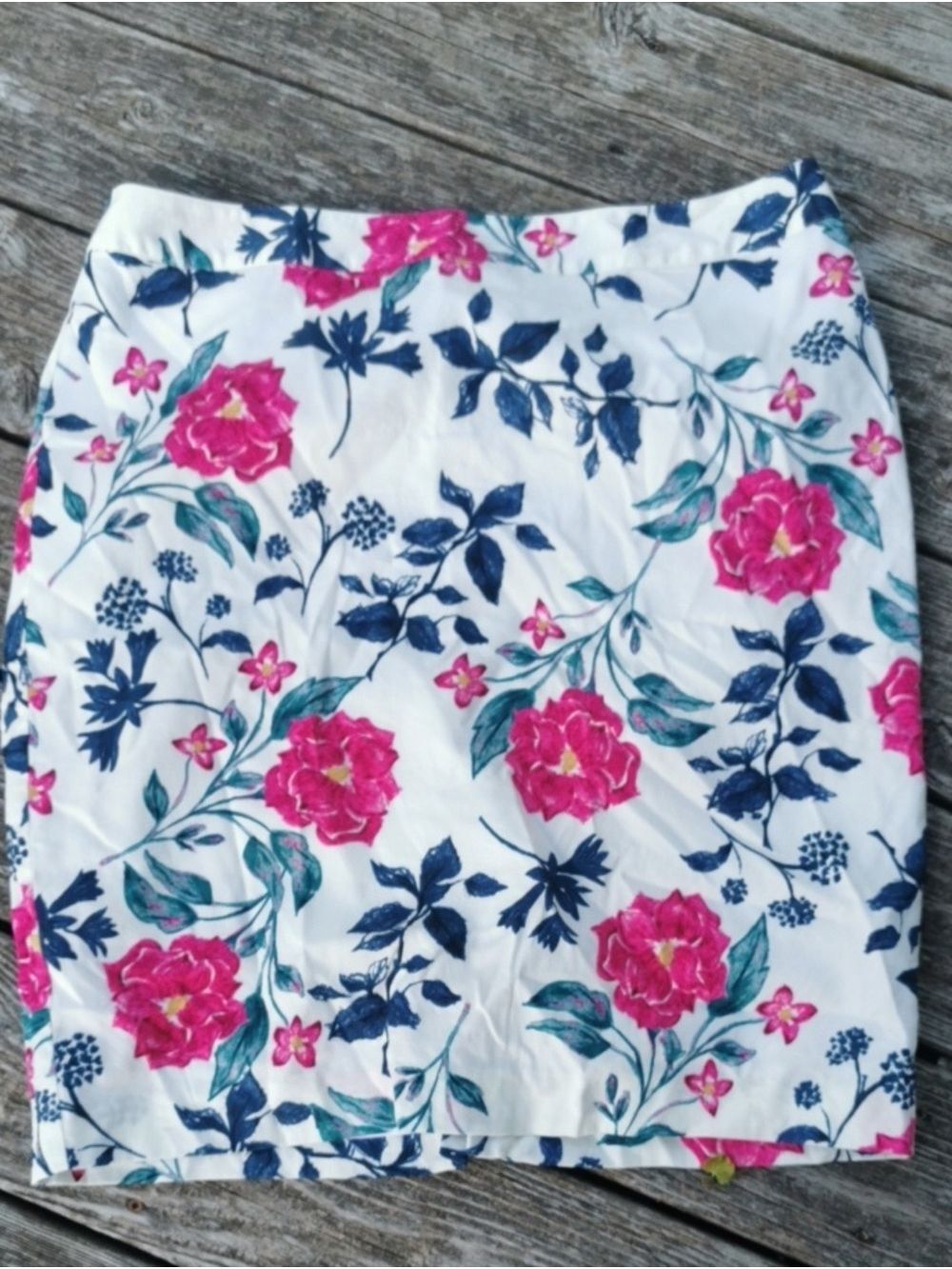 VanHeusan Cottagecore Floral Pencil Skirt in White with Pink & Navy Print. 14